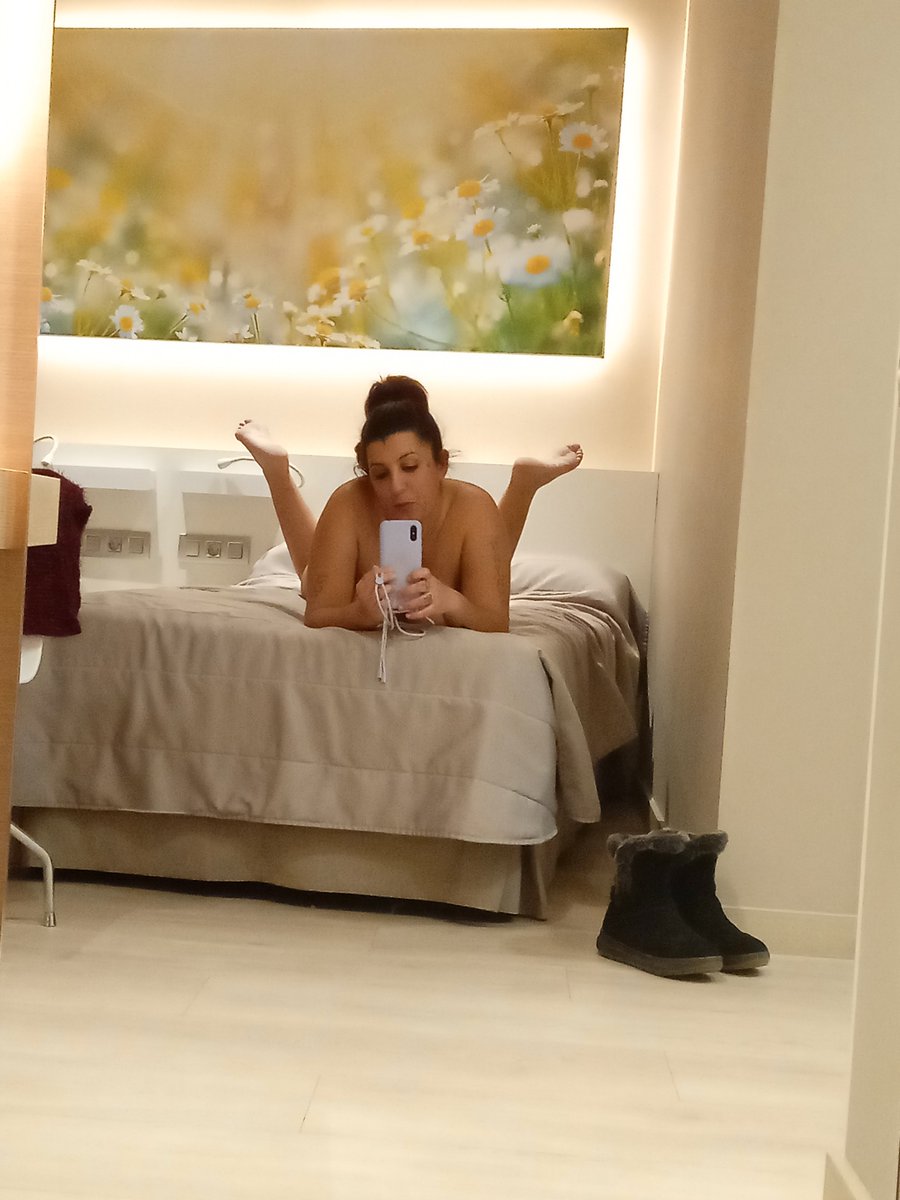 laDiablaShei's tweet photo. Chuchos se que os moris por Déborame cada cacho de mi , tú único deber ahora mismo es tributar a qué esperas chucho https://t.co/rVUglv1hSs