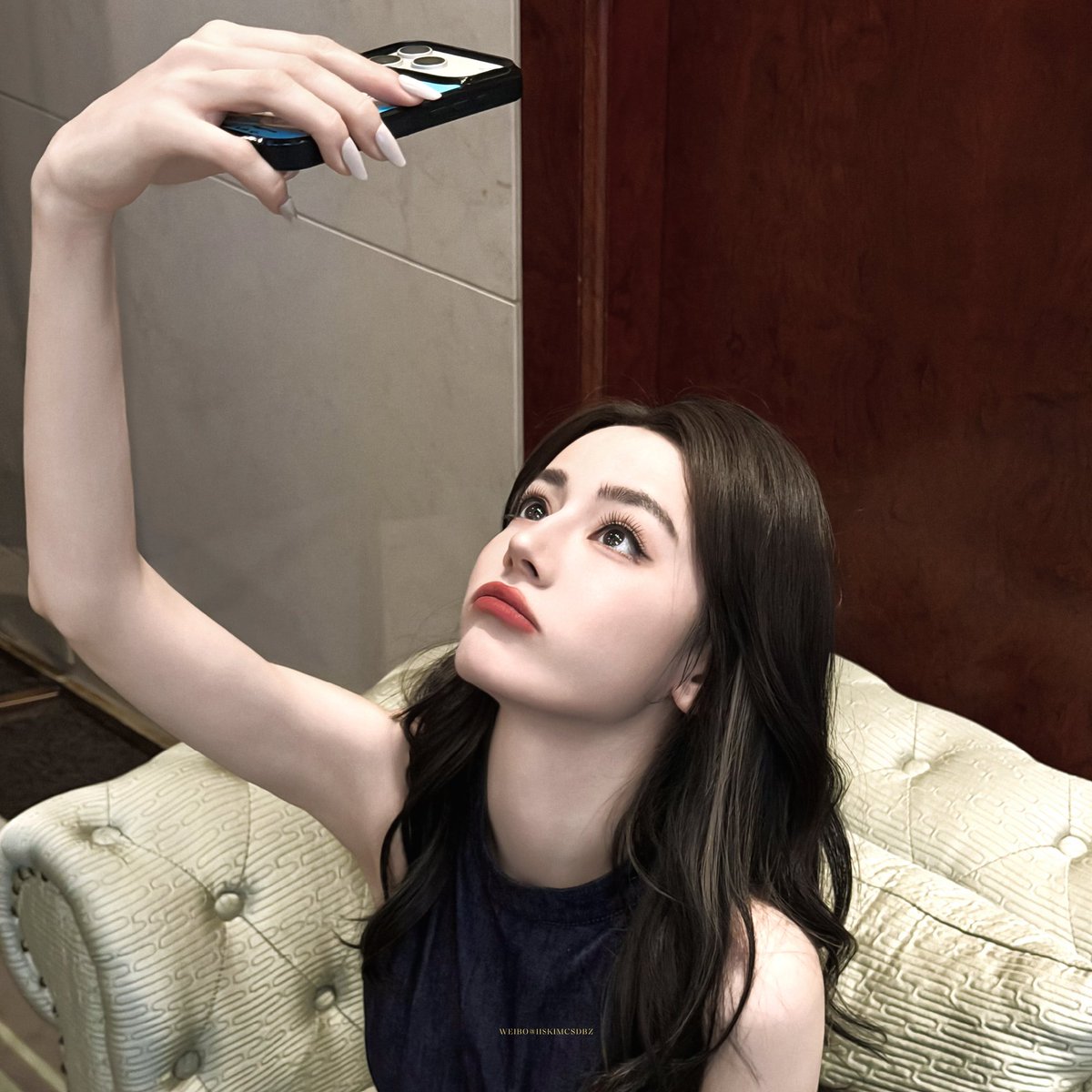 Dilraba_fans's tweet photo. 在自拍的宝宝可爱捏😘
#Dilraba #Dior #DiorSS27
#DilrabaXDiorSS27  @Dior https://t.co/5OvSYHLFpA