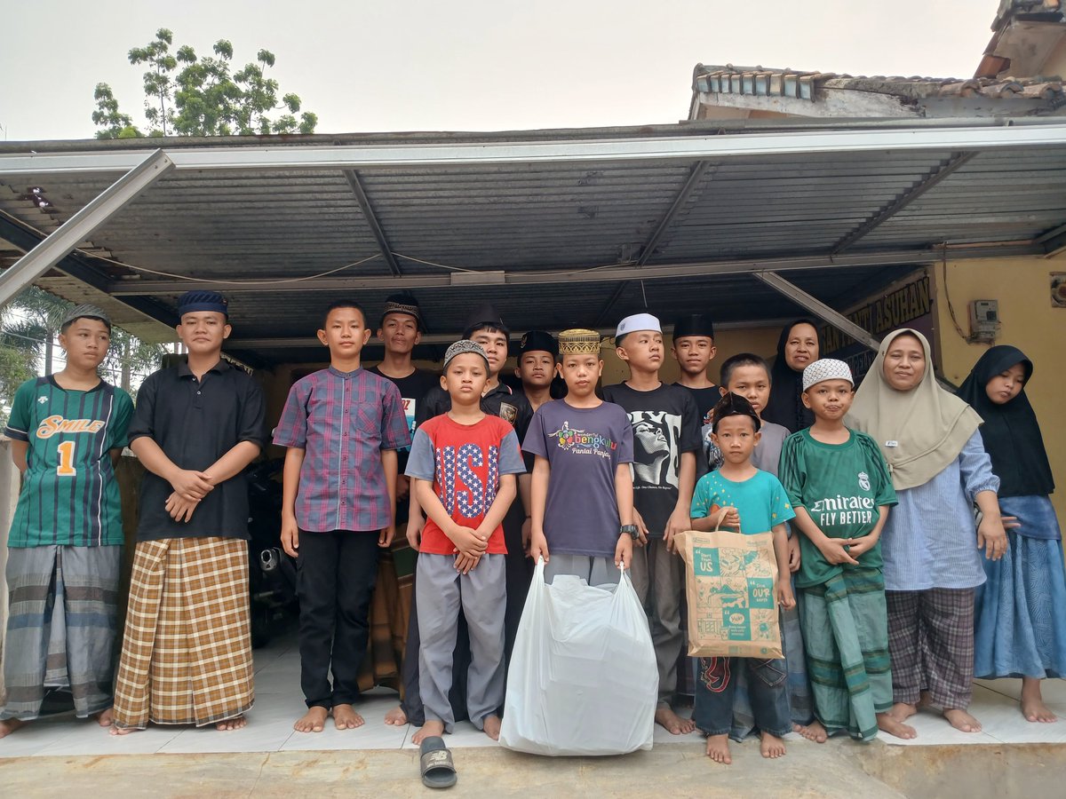 toodumbtodai's tweet photo. help rt kakak2 
aku lg BU buat kebutuhan rumah, keluarga yg lg sakit akibat asap 🤕

aku ada usaha nasi bento serba 10ribu, barangkali kakak2 mau beli dan larisin, boleh banget🥹🫶 https://t.co/mwAXtRVcDN