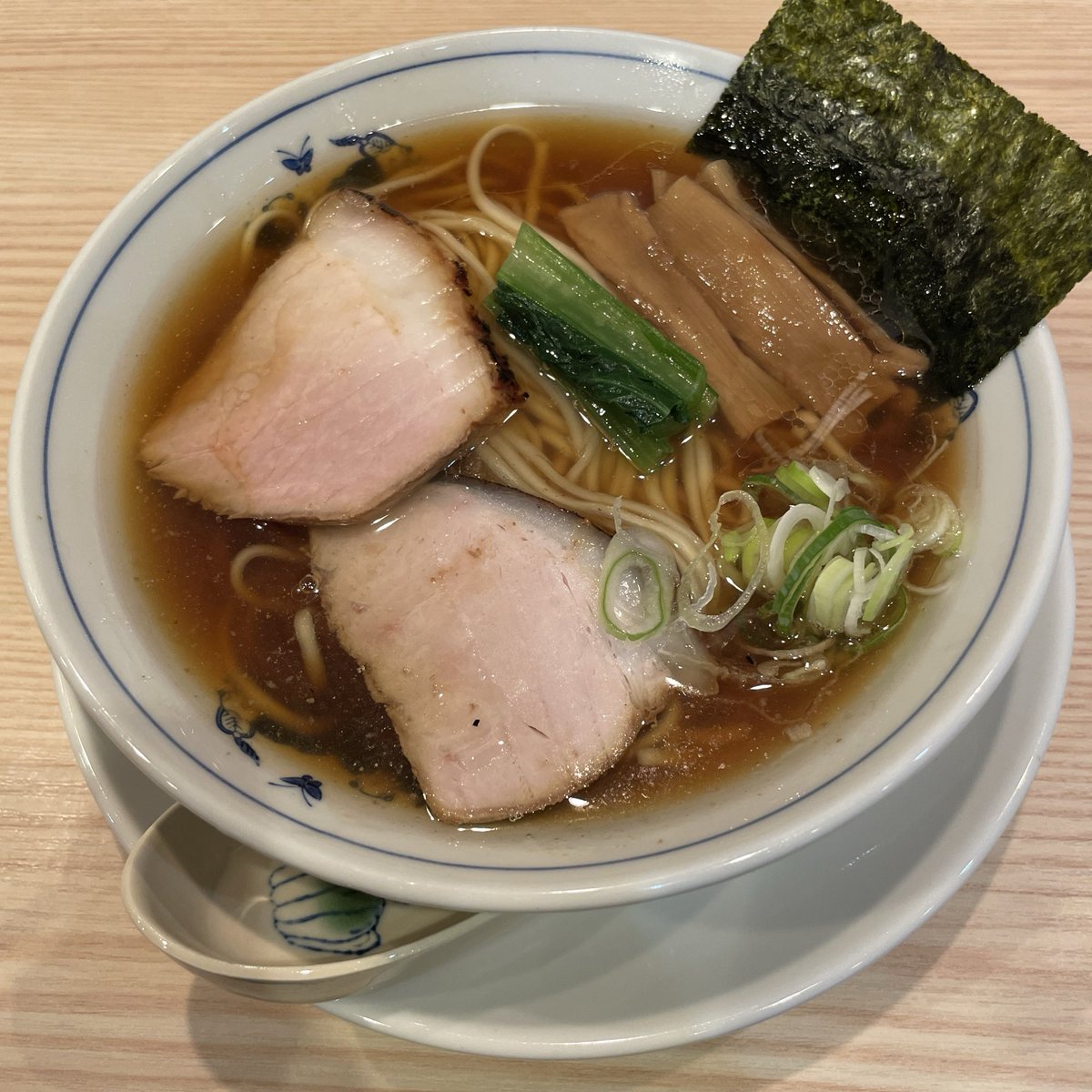 Rig_NRK's tweet photo. アマチュアやインディーズの頃は通ってたのにメジャーに行くと消えてくファンって思考がよく分からんな〜と思ってたけど、繁盛店になる前のラーメン屋には足繁く通うけど行列出来るようになったら行かなくなるみたいなもんか。

それなら感覚理解できるわ。
何なら食に関しては自分もそっち派かも🤔 https://t.co/DwDS1sGQt5