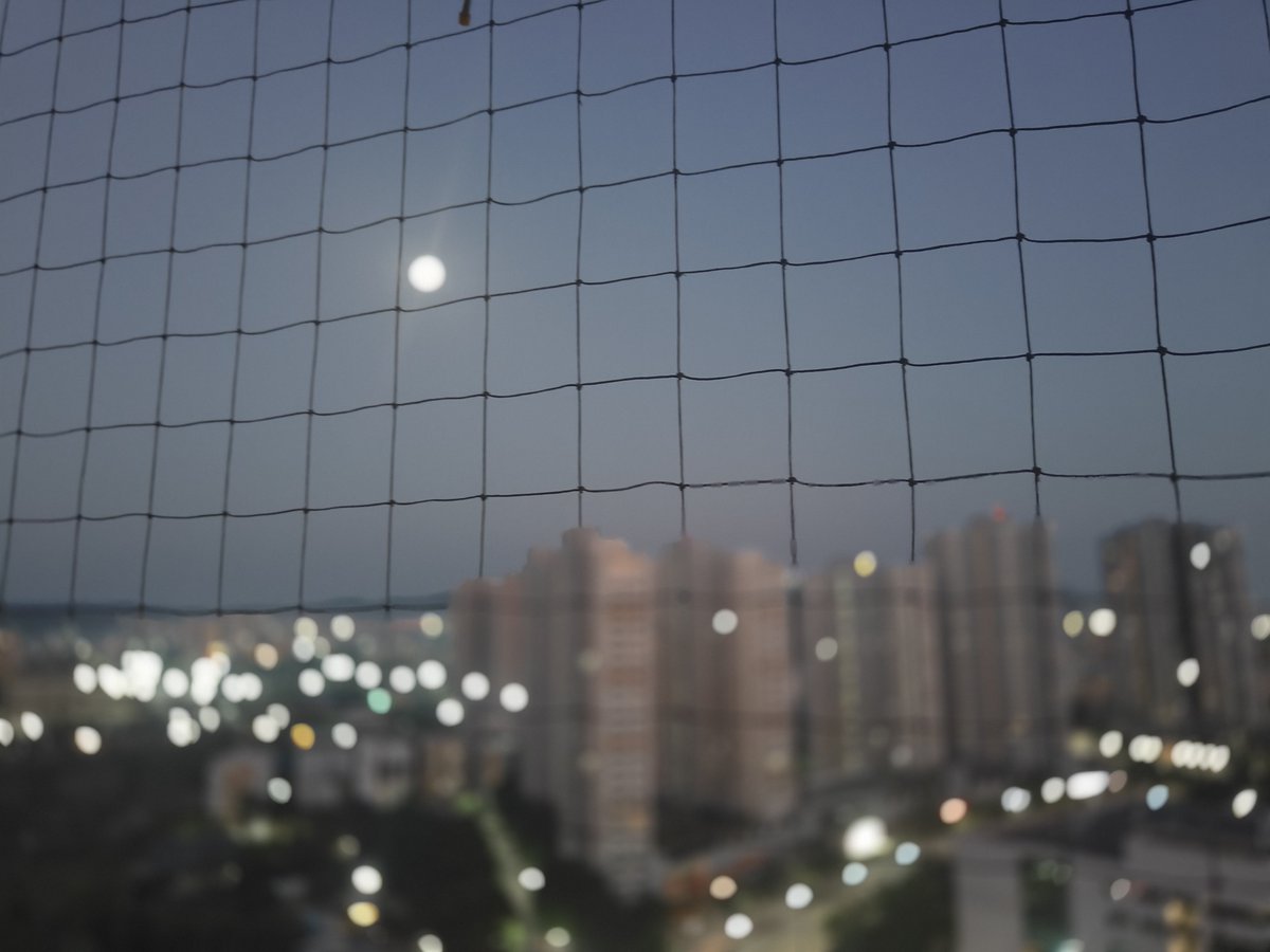 devamitrapanda's tweet photo. #myrandomclick Early dawn view of the #FullMoon https://t.co/UUsLSKOcs5