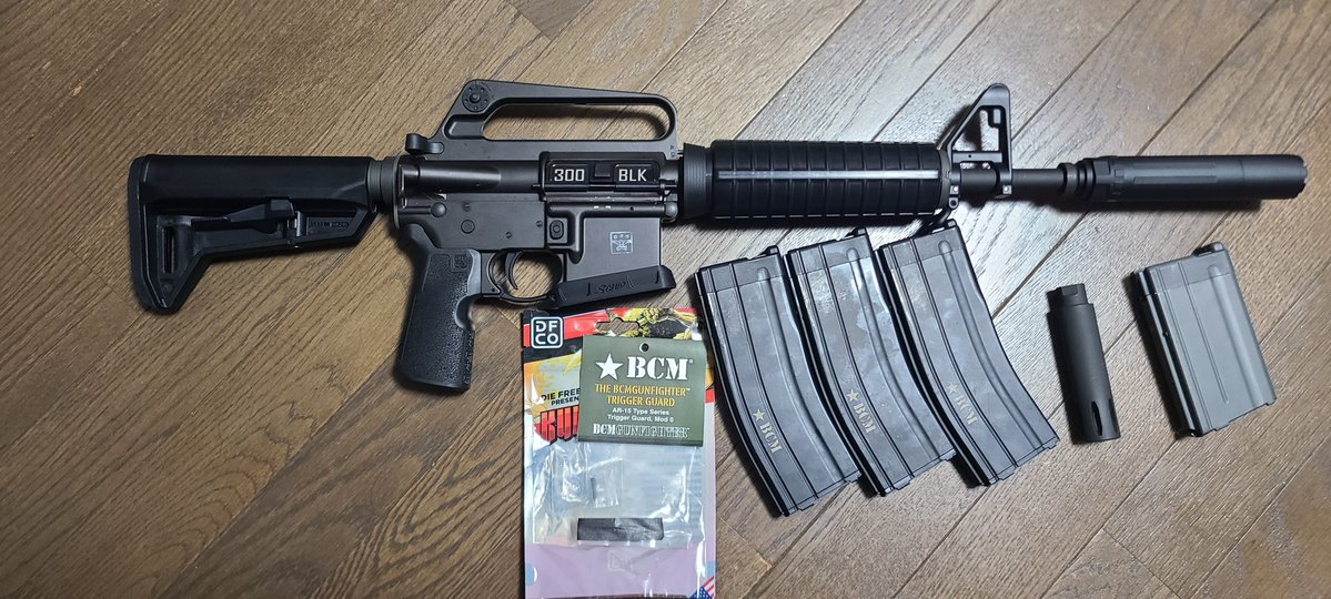 xxxxxXxxCxxS's tweet photo. VFC XM117E2 V3 80%トリガースプリング
グリップ、トリガーガード実
他はレプ写真の物全部箱有
現状ガス漏れ無
￥70,000
#ミリタリー物販 https://t.co/CXmNQfcdn5