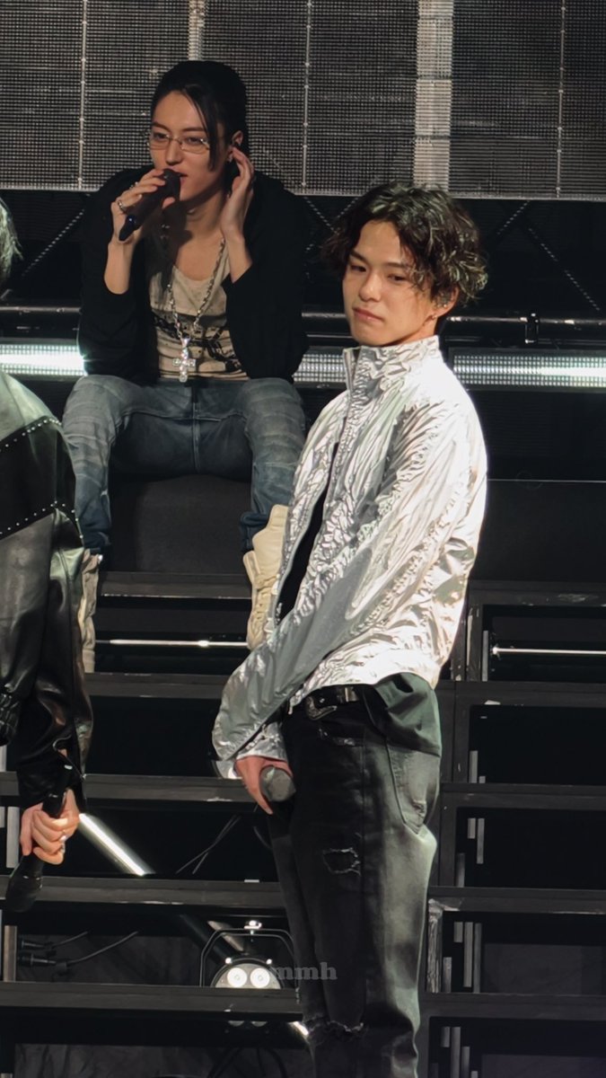 byartly's tweet photo. dorm 3 (🤖🦋🐺🐮) 

🤖 haru~
🦋 hmm 😌
🤖 baju udah dilaundry? 
🦋 belum bang
🤖 gw lagi aja nih 😒
🦋 😆😆😆
🤖 kan! dia nyengir doang 😏
🦋 woo hwan, cucian kumpulin! *manggil 🐺🐮* https://t.co/Z5AsONOcc3