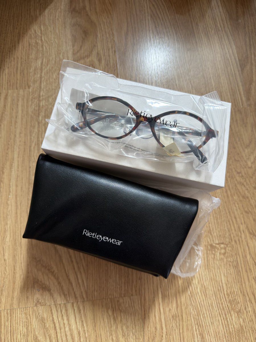 apknshop's tweet photo. ปล่อยต่อ | ขาย | wts

แว่นตา RIETI รุ่น ERICA อุปกรณ์ครบกล่อง
มือ1 ไม่เคยใส่
Price : 550 รวมส่ง

สนใจดูรูปเพิ่มเติม dm ได้ค่ะ🩷🌟

#rieti #ส่งต่อrieti #พรีเกาหลี #พรีออเดอร์เกาหลี https://t.co/vcko2ssTI6