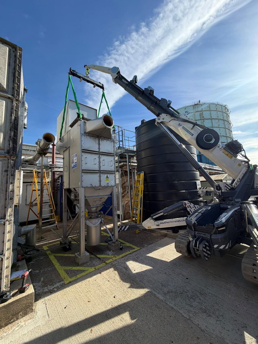 southerncranes's tweet photo. Our Hoeflon C30e spider crane picking and carrying an industrial extraction unit around site from one base to another.

📞 01403 790874
📧 sales@southerncranes.co.uk
🌐 https://t.co/eL0DgP54ot

#SouthernCranes #CraneHire #ConstructionUK  #Construction #PoweredAccess #HeavyLifing https://t.co/LaPsbEP11J