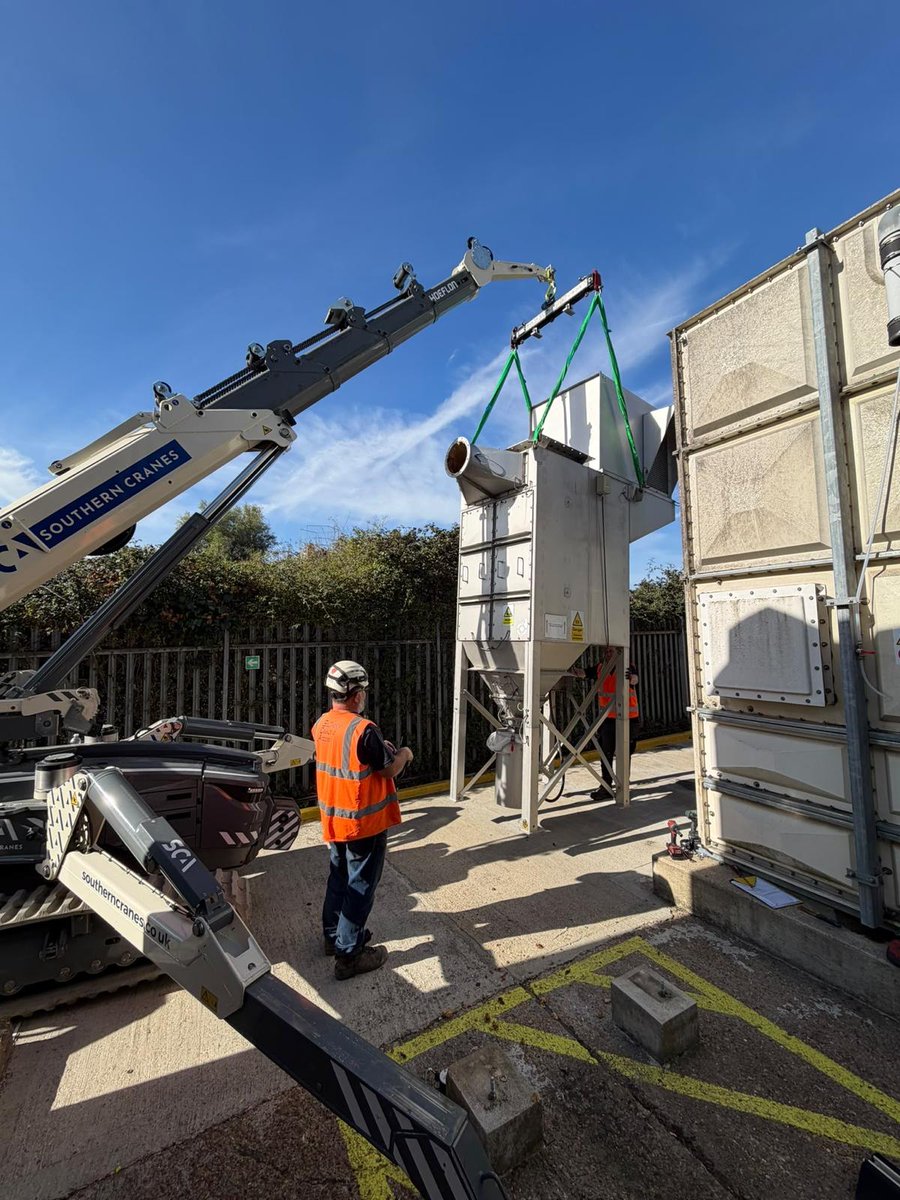 southerncranes's tweet photo. Our Hoeflon C30e spider crane picking and carrying an industrial extraction unit around site from one base to another.

📞 01403 790874
📧 sales@southerncranes.co.uk
🌐 https://t.co/eL0DgP54ot

#SouthernCranes #CraneHire #ConstructionUK  #Construction #PoweredAccess #HeavyLifing https://t.co/LaPsbEP11J