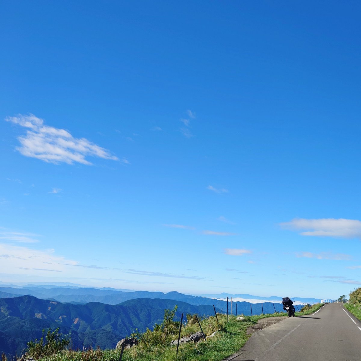 capi_okapi's tweet photo. 白柴キャンツー1355km②
〜天狗高原・四国カルスト編〜

#柴犬 #四国カルスト #天狗高原 #絶景 #shibainu https://t.co/8qYmvtdpwW