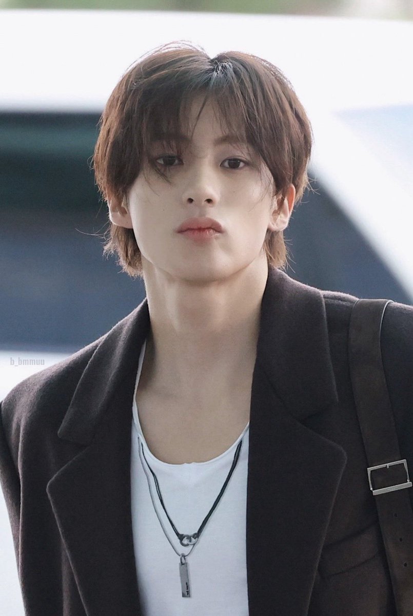 b_bmmuu's tweet photo. 260928 ICN 앤톤 움쪼쪼 😚
#앤톤 #ANTON #アントン 
#ANTONxSaintLaurentSS27 https://t.co/iqPSC9YQfD