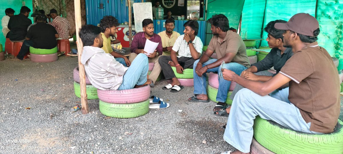 PogulaSute22's tweet photo. తెలంగాణ రక్షణ సేన విద్యార్థి విభాగం బలోపేతం చేయడం కోసం ఈరోజు పోగుల సుతేజ్  ఆధ్వర్యంలో సమావేశం పెట్టడం జరిగింది
TRS
# Telangana Rashtra sena
#Student wing
#Social service 
#Pogula sutej
#kavitha akka
#Warangal https://t.co/sXH3unM92v