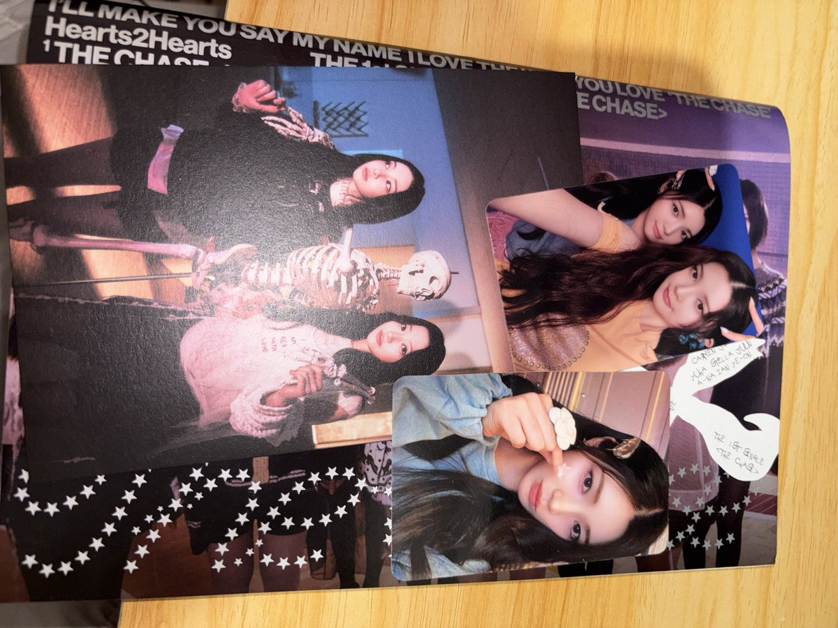ibuysionpcs's tweet photo. wts ! lfb
ph

hearts2hearts the chase single album
> unsealed but with complete inclusions!!
> selling for ₱150 + lsf (negotiable)
> yuha pc, yuha a-na unit pc

dm or reply to claim https://t.co/nDAKWxeGfG