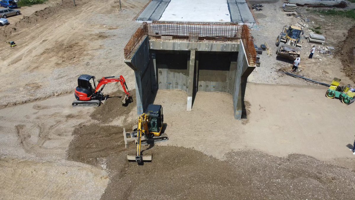 gracedavis752v0's tweet photo. Gravel wedge fill for the M19 bridge https://t.co/qeDDX9UPBd
