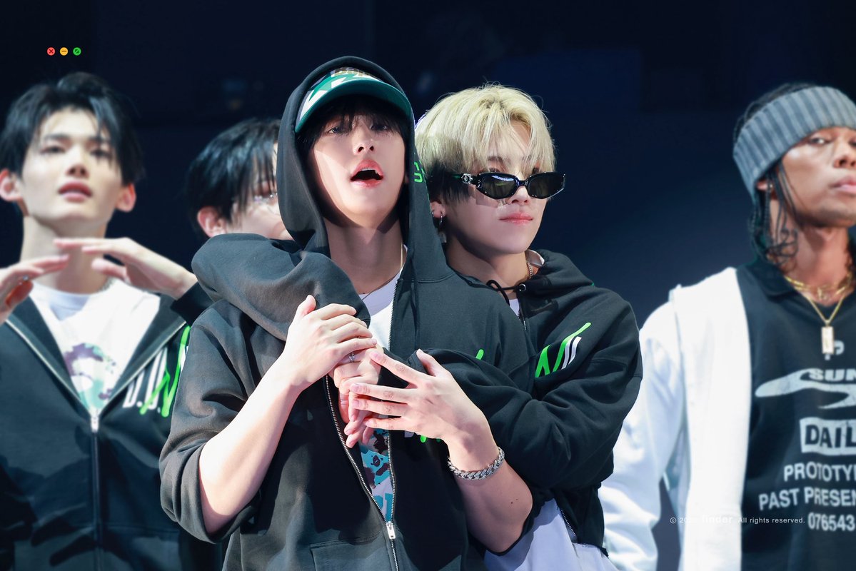 1ovelikewar's tweet photo. 래퍼애인과 래퍼 같은 탘윰 관심 정말 많습니다 다 모아야지 https://t.co/U6hxNksGHL
