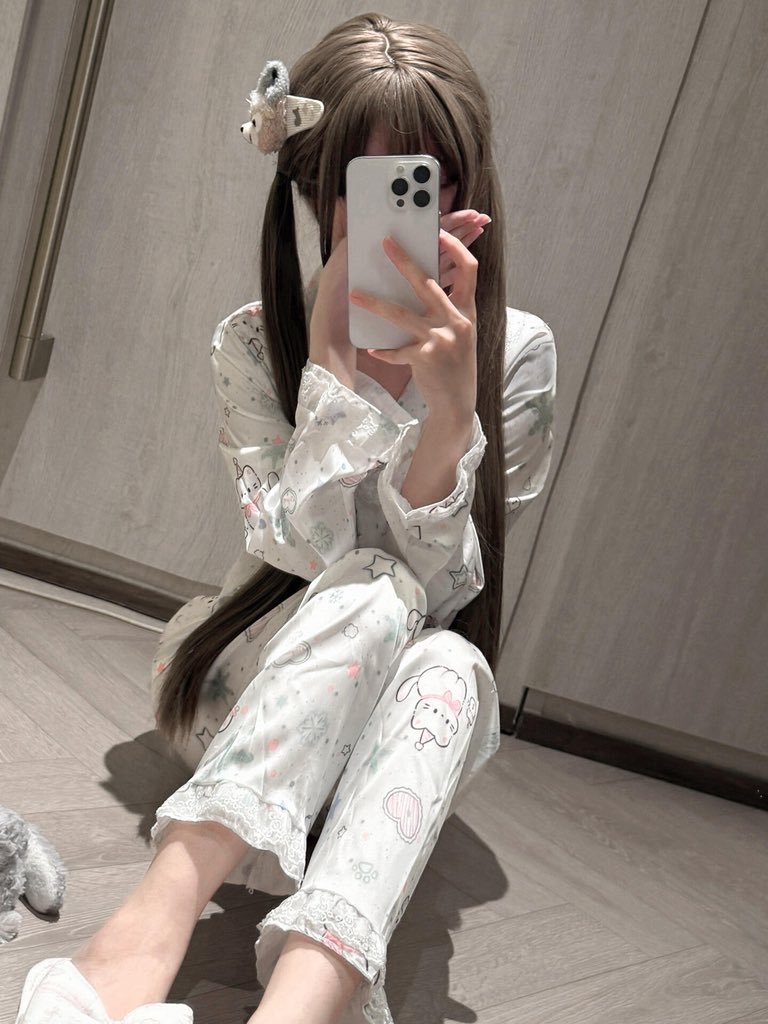 anna62sd6's tweet photo. 天塌啦  被07高中生给凿了

我人还是现在懵懵的😡

第一视角  要看吗？我准备删了… https://t.co/AkvLfWbHkS