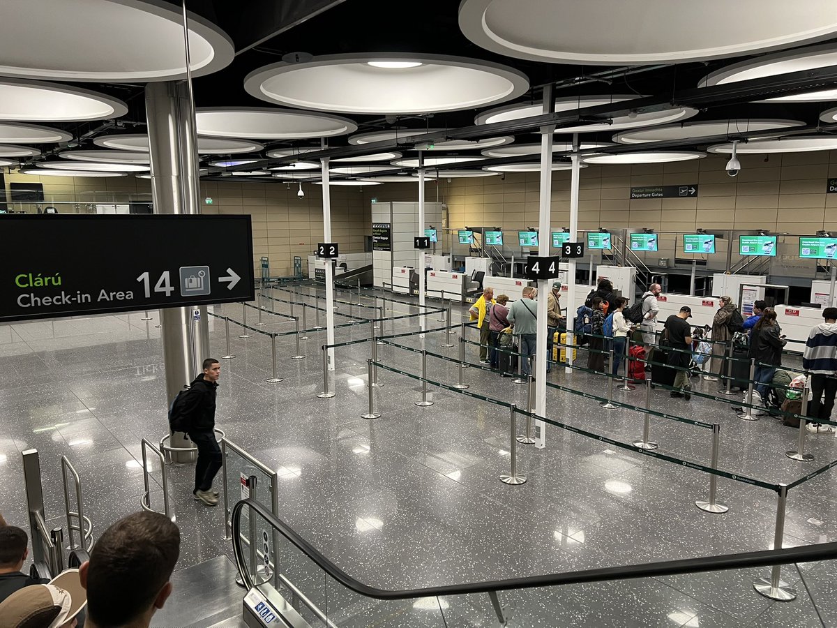 tabidouga810's tweet photo. アイルランド・ダブリン🇮🇪を出発

北欧旅から3週間が経過。今回は、仕事の都合で急遽決まったフランス🇫🇷・パリ3泊4日旅。いつもは2人旅だが今回は1人旅。

パリは人生初訪問なので楽しみ。ダブリン空港T1の14番エリアを利用。手荷物無し&amp;既にチェックイン済なので本来は行く必要無いが興味本位で見た。 https://t.co/jjOsdFh71g