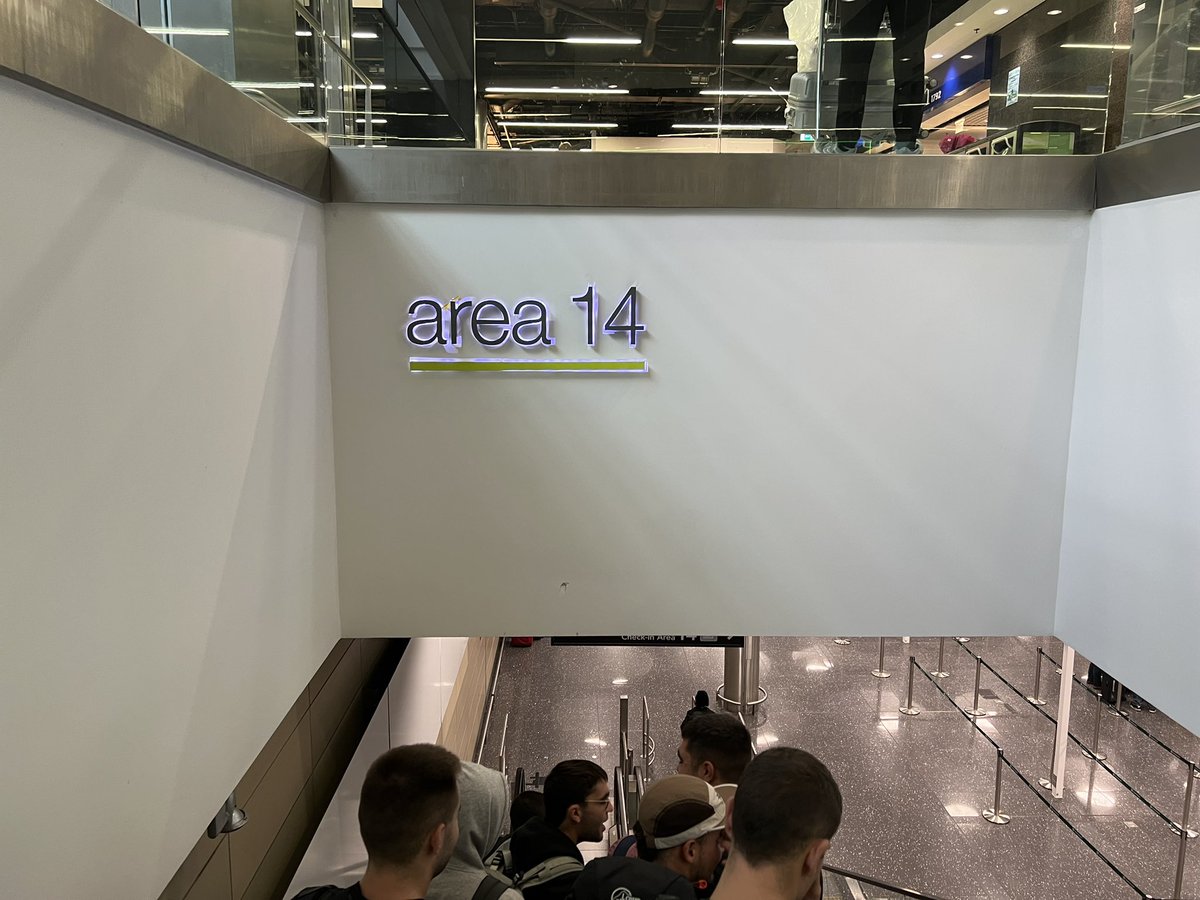 tabidouga810's tweet photo. アイルランド・ダブリン🇮🇪を出発

北欧旅から3週間が経過。今回は、仕事の都合で急遽決まったフランス🇫🇷・パリ3泊4日旅。いつもは2人旅だが今回は1人旅。

パリは人生初訪問なので楽しみ。ダブリン空港T1の14番エリアを利用。手荷物無し&amp;既にチェックイン済なので本来は行く必要無いが興味本位で見た。 https://t.co/jjOsdFh71g