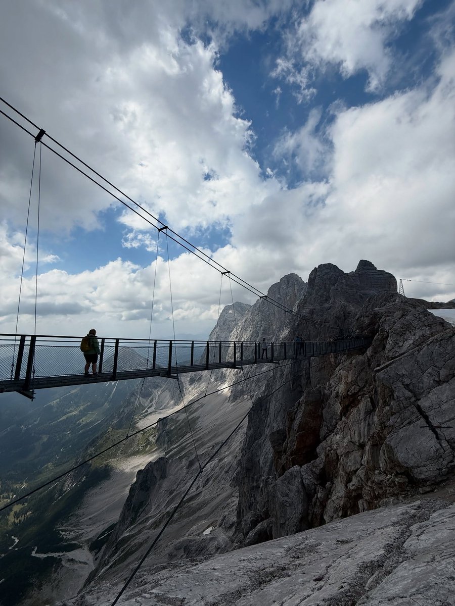 xtina1805's tweet photo. Vieles wird besser, wenn wir statt Mauern Brücken bauen. 💭

#dachstein #ramsau #berge #mountains #sea #see #travel #travelphotography #nature #landscape #landscapephotography #insta #instatravel #naturelovers #wanderlust #hike #wandern #vacation https://t.co/eDD5shasC2