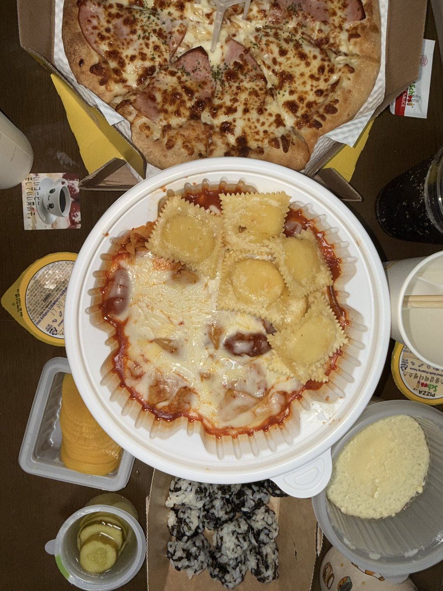 kwakchunbaee's tweet photo. 끼발 ,,,,  왜  맛을 알아버려서 ,,,,,  
어제 저녁부터 눈앞에서 까르보네피자가 아른거려 https://t.co/RrMoTk8yVz