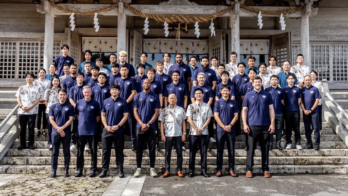RyukyuKings's tweet photo. 本日9/28(月)、選手、コーチ・スタッフ、社員で普天満宮を参拝し、2026-27シ��ズンの必勝・安全祈願を行いました。

10/8(木)はホーム開幕戦！皆さまと多くの喜びを分かち合えるよう全力で戦うとともに、安心安全なホームゲーム運営に取り組んでまいります。

▽詳細はこちら
https://t.co/1o6IaPPMGe https://t.co/sGM71erYQ4