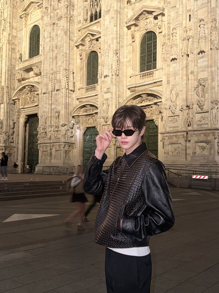 riize_archives's tweet photo. SUNGCHAN at BOTTEGA VENETA MFW SS27

#BottegaVenetaSS27xSUNGCHAN #BottegaVenetaSummer2027 https://t.co/0PomVNbr4n