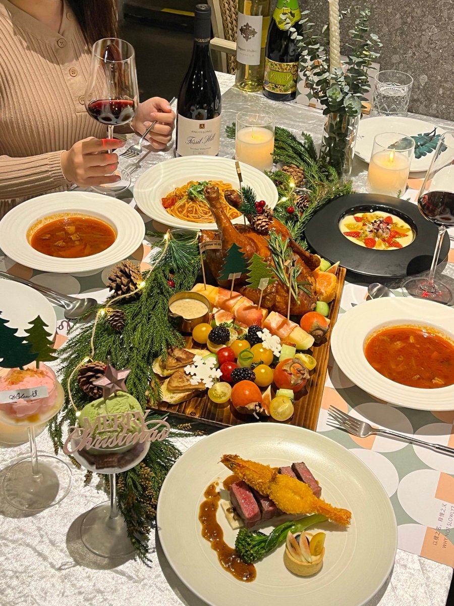 vexoz3517's tweet photo. This holiday season, savor our limited-edition roast turkey feast paired with spiced cranberry sauce and warm apple cider—only available this week! https://t.co/hhMUC5R02T