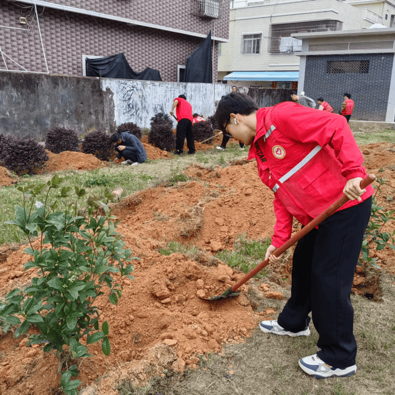 KileyWeade5e's tweet photo. [Este sábado en el Parque Central! Taller gratuito de huertos urbanos para vecinos de todas las edades. Trae tus ganas de aprender y compartir!]， https://t.co/gK3O9n0nvd