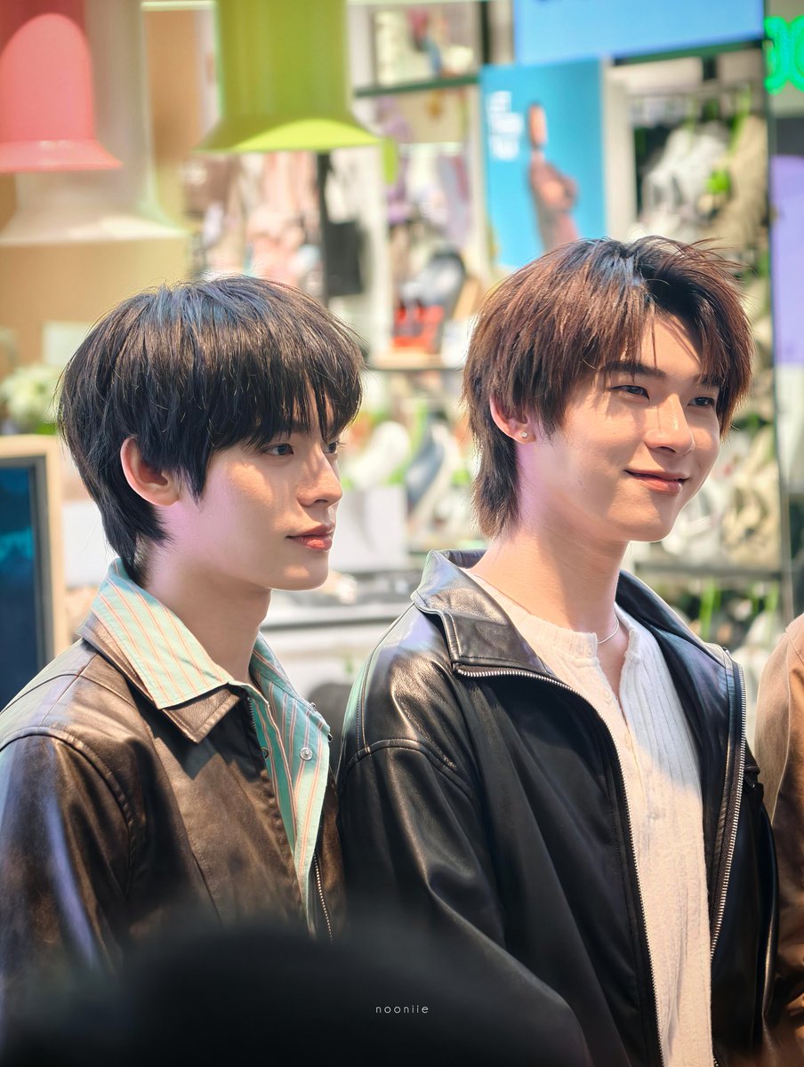nooniiiezz's tweet photo. 280926 | 🐻‍❄️🐶❤️

• อาการมันเป็นจ��ใดวันพิชิต ~ 

TTP AT CROCS CTW
#CrocsthxTeeTeePor
#twnpich #porsuppakarn
#teeteepor
#9214KIDS https://t.co/MFrSEwK7Ka