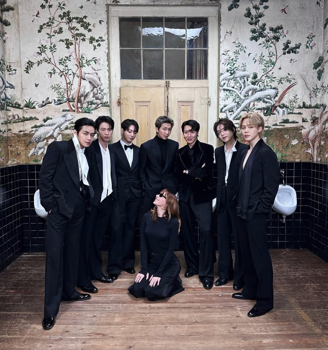 winnttaebear's tweet photo. 🧎‍♀️ https://t.co/LlT2Cr9lC8