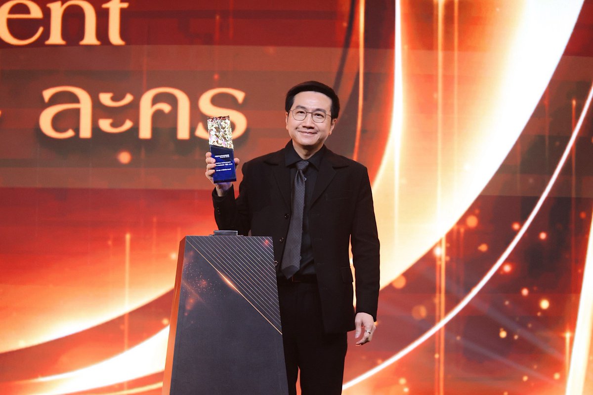 otpcnews's tweet photo. “GMMTV” ตอกย้ำความสำเร็จ คว้า 4 รางวัลอันทรงเกียรติ บนเวทีประกาศรางวัลแห่งปี “FEED X KHAOSOD AWARDS 2026”

CONGRATS FOURTH AND TANRAK
#FourthBLActorOfTheYear
#Fourthnattawat

POLCASAN FEEDxKS AW26
#POLCASAN #ยัยซัง

#FEEDxKHAOSODAwards2026

“GMMTV” ตอกย้ำความสำเร็จในฐานะคอนเทนต์โพรไวเดอร์ชั้นนำของเมืองไทย ในเครือบริษัท “เดอะ วัน เอ็นเตอร์ไพรส์ จำกัด (มหาชน)” คว้า 1 รางวัลเกียรติยศ และ 3 รางวัลแห่งปี ซึ่งรางวัลทั้งหมดตัดสินโดยคณะกรรมการผู้ทรงคุณวุฒิ บนเวทีประกาศรางวัลแห่งปี “FEED X KHAOSOD AWARDS 2026”  เพื่อเชิดชูเกียรติบุคลากรในอุตสาหกรรมบันเทิงไทย โดยมีคุณ “สถาพร พานิชรักษาพงศ์, ออฟ นพณัช ชัยวิมล , โฟร์ท ณัฐวรรธน์ จิโรชน์ธิกุล, POLCASAN, LOOK KHUNNOO, ANY” ผู้บริหาร ศิลปิน มาสคอต ขึ้นรับรางวัล และร่วมเดินพรม เมื่อวันอาทิตย์ที่ 27 กันยายน  2569 ที่ผ่านมา ณ TRUE ICON HALL ชั้น 7 ICONSIAM

อ่านข่าวเพิ่มเติมได้ที่ https://t.co/n0ElYxv8AZ