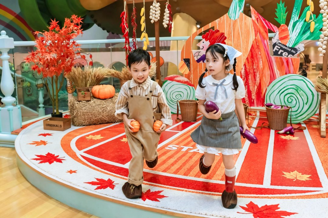 Hi_Deqing's tweet photo. Fall break hack! #Moganshan offers free entry for under-16s, and Senbo Resort becomes a pumpkin wonderland with fireworks. Hike trails by day, catch parades by night—this autumn fairy tale is just one hour away. #Deqing #FallBreak #FamilyTravel https://t.co/3fk3p59ANn