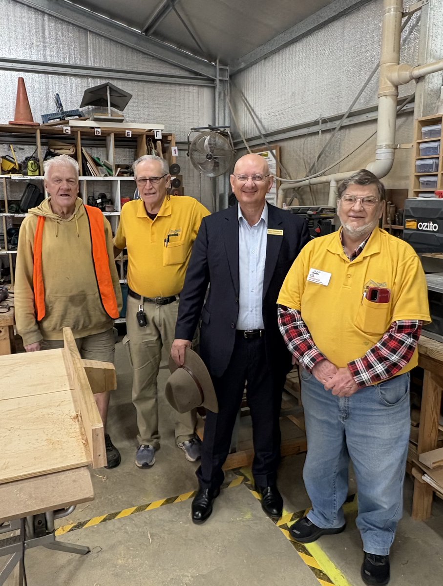 ShayneNeumannMP's tweet photo. Recently dropped into the @Beacon_Com Baptist Church Menshed in Ipswich for a chat about federal politics and local issues, and check out their workshop.

Beacon has just welcomed new Pastors Luke and Sam, who work with local charity NBHD Switch City, and will do a fantastic job. https://t.co/neOjLQUi0Z