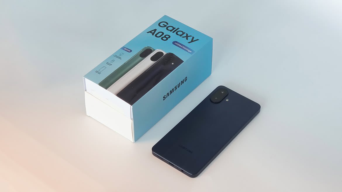 pentolgadget's tweet photo. Samsung Galaxy A08 resmi dijual di Indonesia.

Speknya lumayan, tapi ada beberapa bagian yang masih bikin mikir. 

• 6,7” PLS LCD HD+
• Helio G99+ 6nm
• RAM 4GB LPDDR5
• 64/128GB
• 50MP + 2MP
• Selfie 8MP
• 6.000mAh + 25W
• IP64
• 4G

Harganya:
4/64GB Rp2.999.000
4/128GB Rp3.599.000

Selisih Rp600 ribu cuma buat nambah storage 64GB

#SamsungGalaxyA08 #Samsung #GalaxyA08 #PentolGadget