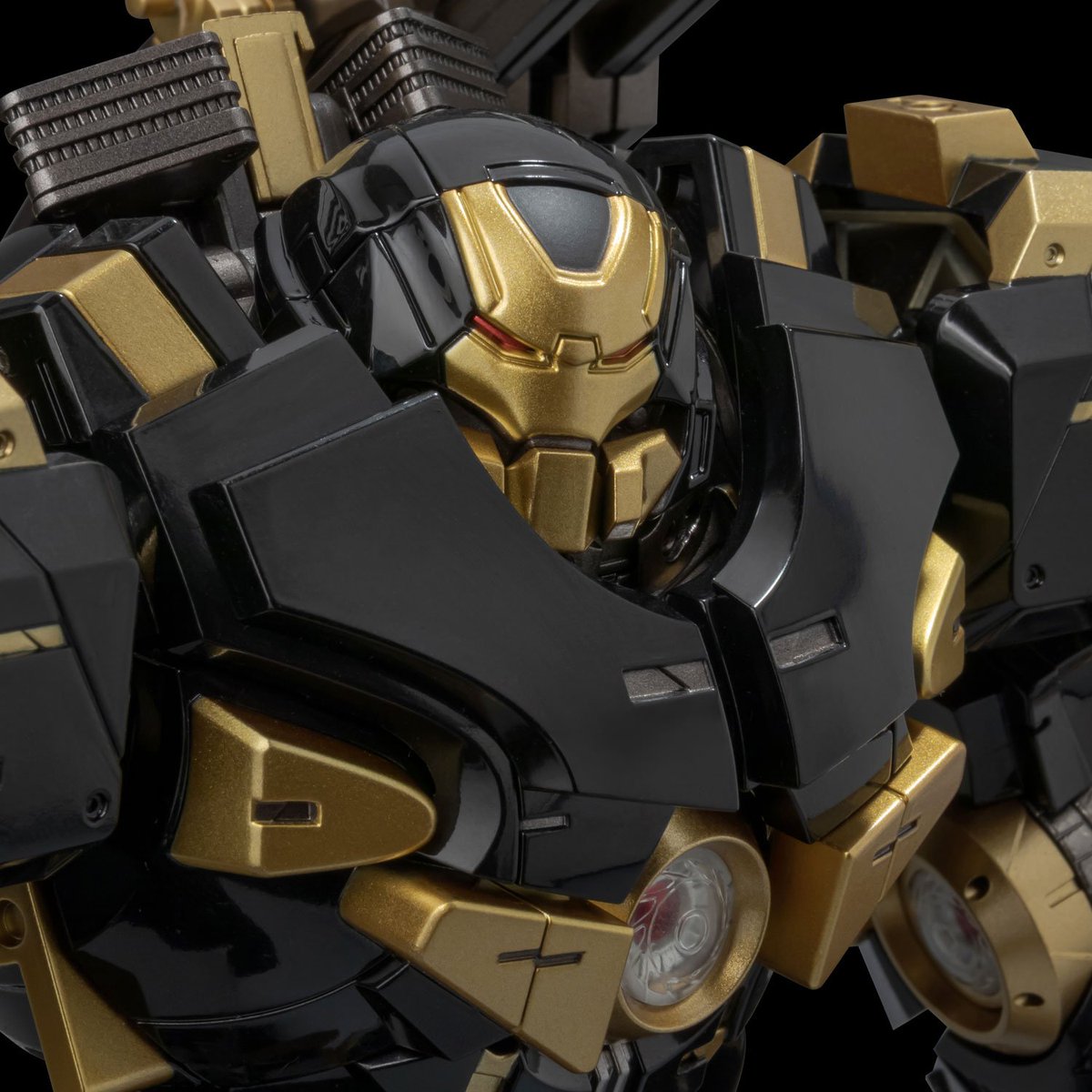 mamegyorai_jp's tweet photo. ブラック×ゴールドカラーでより無骨な高級感アップ。

内部フレームや関節に合金パーツをふんだんに使用することで、ズッシリ堅牢な満足感、ヒーロー着地もバッチリ決まる可動域で愛でて良し、遊んで良しのハルクバスターは、残り在庫1点です!
https://t.co/WShbma6neN https://t.co/h3DwiYxRoD