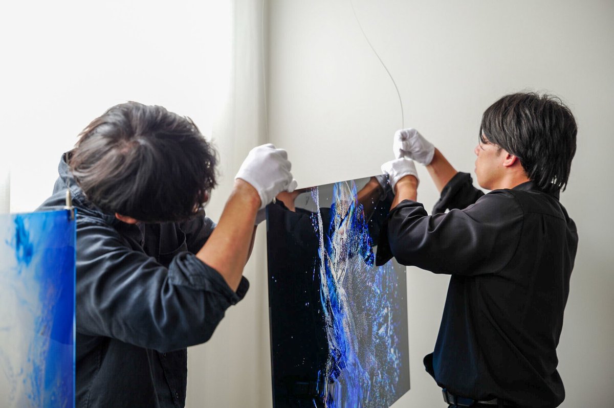 _CREATIVECLASS_'s tweet photo. 【CCPE閉幕のお知らせ＆御礼📷✨】

9/25(金)〜9/27(日)の3日間にわたり開催した��真展「CREATIVE CLASS PHOTO EXHIBITION（CCPE）」は、おかげさまで大盛況のうちに閉幕いたしました！🎉

会場へ足をお運びいただいた皆様、そしてSNS等でたくさんの感想コメントや応援を寄せてくださった皆様、本当にありがとうございました！✨

会場やSNSでは、
「受講生一人ひとりの思いや苦悩、思考プロセスが伝わってすご��刺激をもらった」
「自分もこんな風に深く向き合って作品を作ってみたい、講座を受けてみたくなった！」
といった嬉しいお声をたくさんいただき、出展者・運営一同胸がいっぱいです😭

言葉を超えてストーリーを紡ぎ出した8人の作品と熱量が、皆様のクリエイティブへの次の一歩や刺激となっていれば幸いです。

📝 来場者アンケートご協力のお願い
今後の展覧会やスクール運営の参考のため、ご来場いただいた皆様のご感想をお聞かせください！ぜひ短時間のアンケートにご協力いただけると嬉しいです（リンクはリプに）👇

改めて、関わってくださったすべての皆様に心より感謝申し上げます。本当にありがとうございました！🔥
#CCPE #CREATIVECLASS