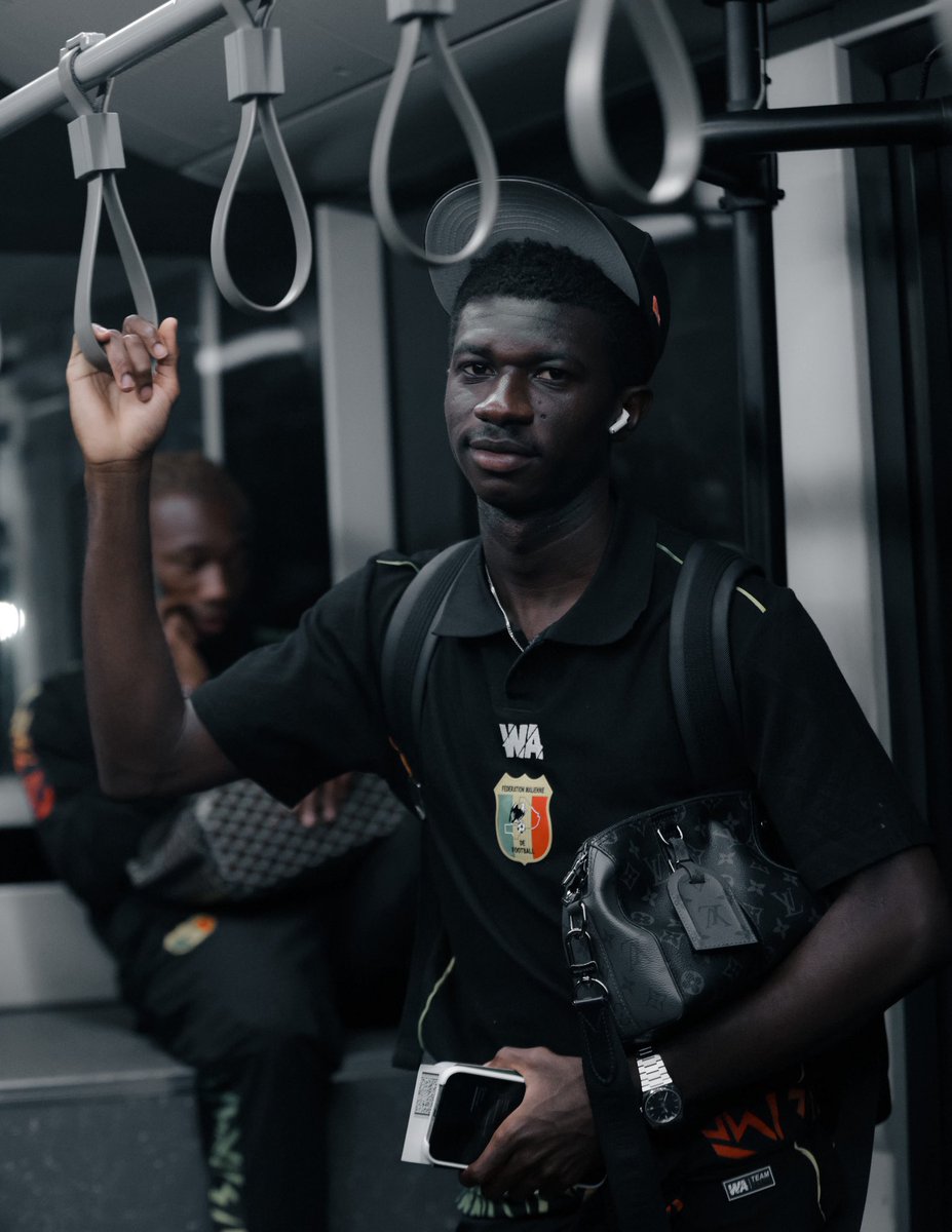 Equipesdumali's tweet photo. Les Aigles sont bien arrivés dans la nuit à Monrovia ! ✈️🇲🇱

Un petit retour en images ? 📸

[THREAD] 🧵👇🏾 https://t.co/YdzK3wzcOr