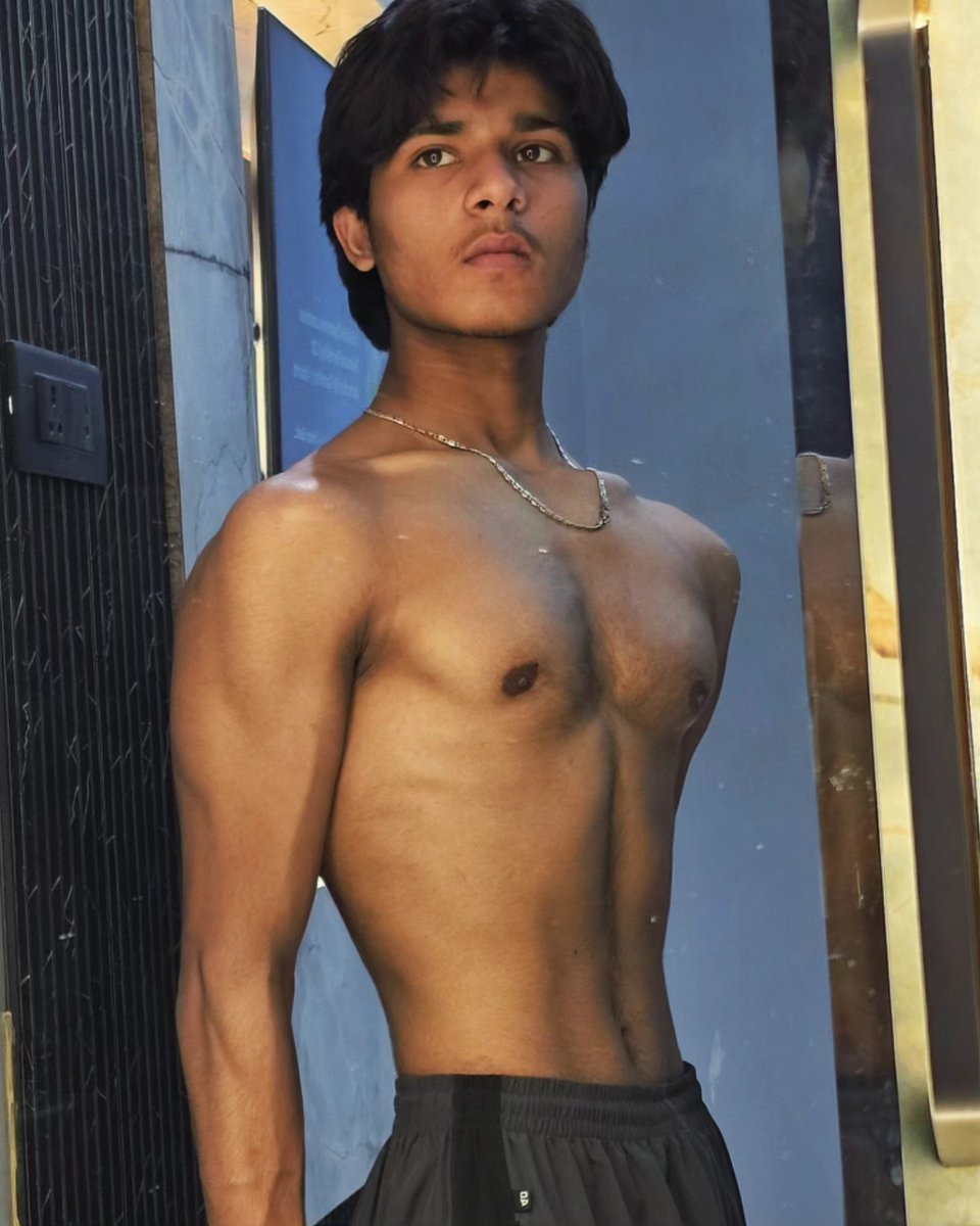 ariakingemioswd's tweet photo. Chest day. https://t.co/ehdULtHWkY