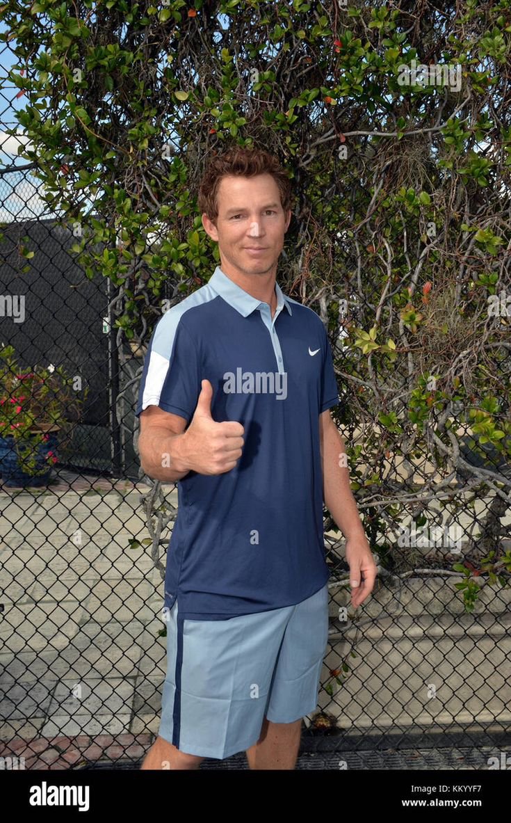 Hatussys's tweet photo. Forgive my son he's a little autistic but he really likes tennis https://t.co/qIo86KIot9