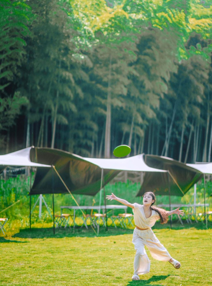 Hi_Deqing's tweet photo. Bring your fur baby! Yaowu Resort, dubbed "Little Jiuzhaigou," welcomes pets with frisbee, rabbit hunts, and go-karts. Splash down glass slides, snap emerald pool photos—this fall break is wild for the whole family, paws included.
#Deqing #YaowuResort #PetFriendly #GlassSlide https://t.co/NENJIwRUu3