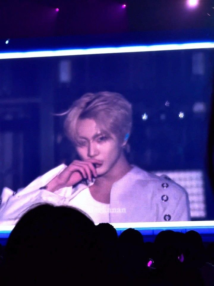 meowzzon's tweet photo. 양정원 전광판 차원이 달라병 https://t.co/ZDtYkb0RBL
