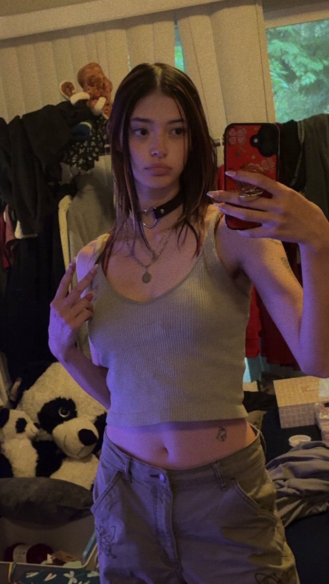 ilovehotppl2's tweet photo. Is my choker cute? Lemme know if i should wear it in a spicer outfit 🥰 #smut #mommy #choker #plaything https://t.co/6Stv5SIA8e
