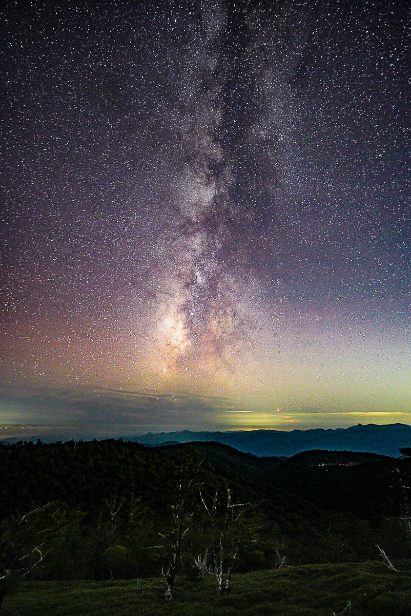 ryo_hata_photo_'s tweet photo. 地上に降り注ぐような天の川に感動していました https://t.co/jD48AdhJRG