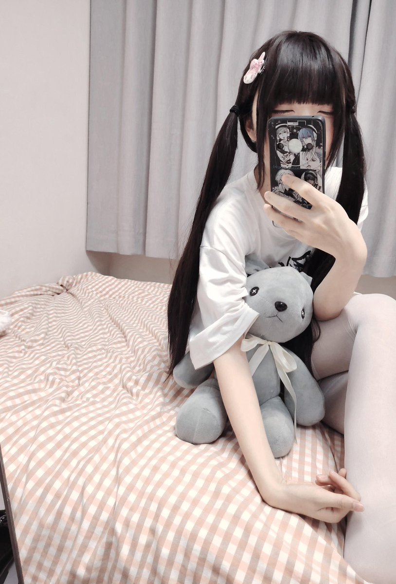 julia85yp5's tweet photo. 有人想锐评一下妈妈女儿16岁的福嘛。    🫣    

赶紧看，准备删了…. https://t.co/k8Rynz8jTn