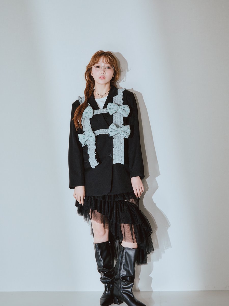 mag_scawaii's tweet photo. 【S Cawaii!11月号 好評発売中🩶】

#中山莉子 ちゃん（#私立恵比寿中学）は、jouetieのアシメティアードスカートを使ってモノトーンコーデの7変化スタイルを披露🩶🪽

シアー素材でエッジの効いたデザインは、肌見せ多めの女っぽスタイルや、デニムを仕込んでカジュアルダウンした着こなしとも相性抜群💫❕

モノトーンだけど重すぎないこなれた抜け感と、クセあり小物をプラスする遊び心が今っぽの鍵だから、ぜひ参考にしてみてね🖤🤍

📍【通常版】ご予約はコチラ🐾
https://t.co/JuQapfQ3KH

📍【特別版】ご予約はこちら🐈‍⬛
https://t.co/Dk8KqGevcK

⬇️詳細はコチラ📚
https://t.co/IaJsMfW7zN