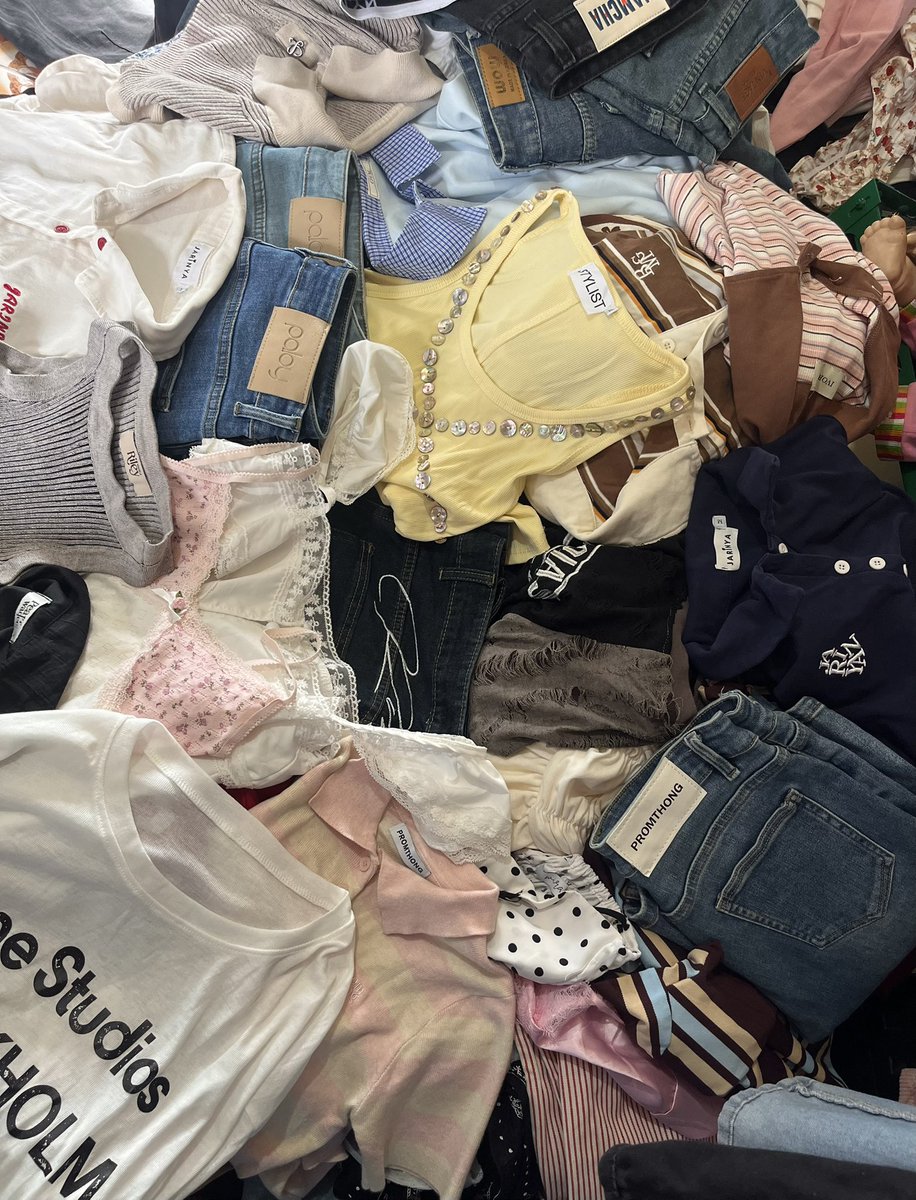 nonkoy09's tweet photo. 🌸 ส่งต่อเสื้อผ้า มีมากกว่าในรูป 🌸
               รี+ฟอล ค่าส่ง 35฿  
       5 ตัวส่งฟรี  เฉพาะรอบนี้ค่าา

#ส่งต่อเสื้อผ้า #ส่งต่อเสื้อผ้ามือสอง 
#เสื้อผ้ามือ2  #ส่งต่อ #เสื้อผ้ามือสอง
#feelfreebkk #cintage #ส่งต่อstylist https://t.co/PhwUsR4PYK