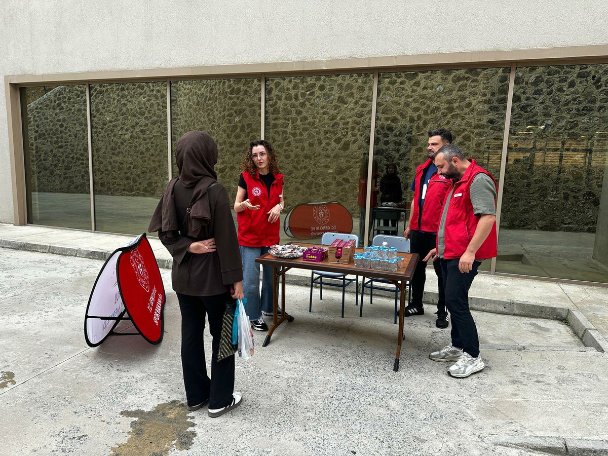 torulgm's tweet photo. Yeni eğitim-öğretim döneminde Torul’a gelen üniversiteli gençlerimizi otogarda karşıladık, öğrenci yurtlarımızda ziyaret ettik. 🎓

Gençlerimize ilçemiz ve Gençlik Merkezi faaliyetlerimiz hakkında bilgi vererek yeni eğitim hayatlarında başarılar diledik. 💙

#Torul #GSBGençlik https://t.co/BbraayAK5C