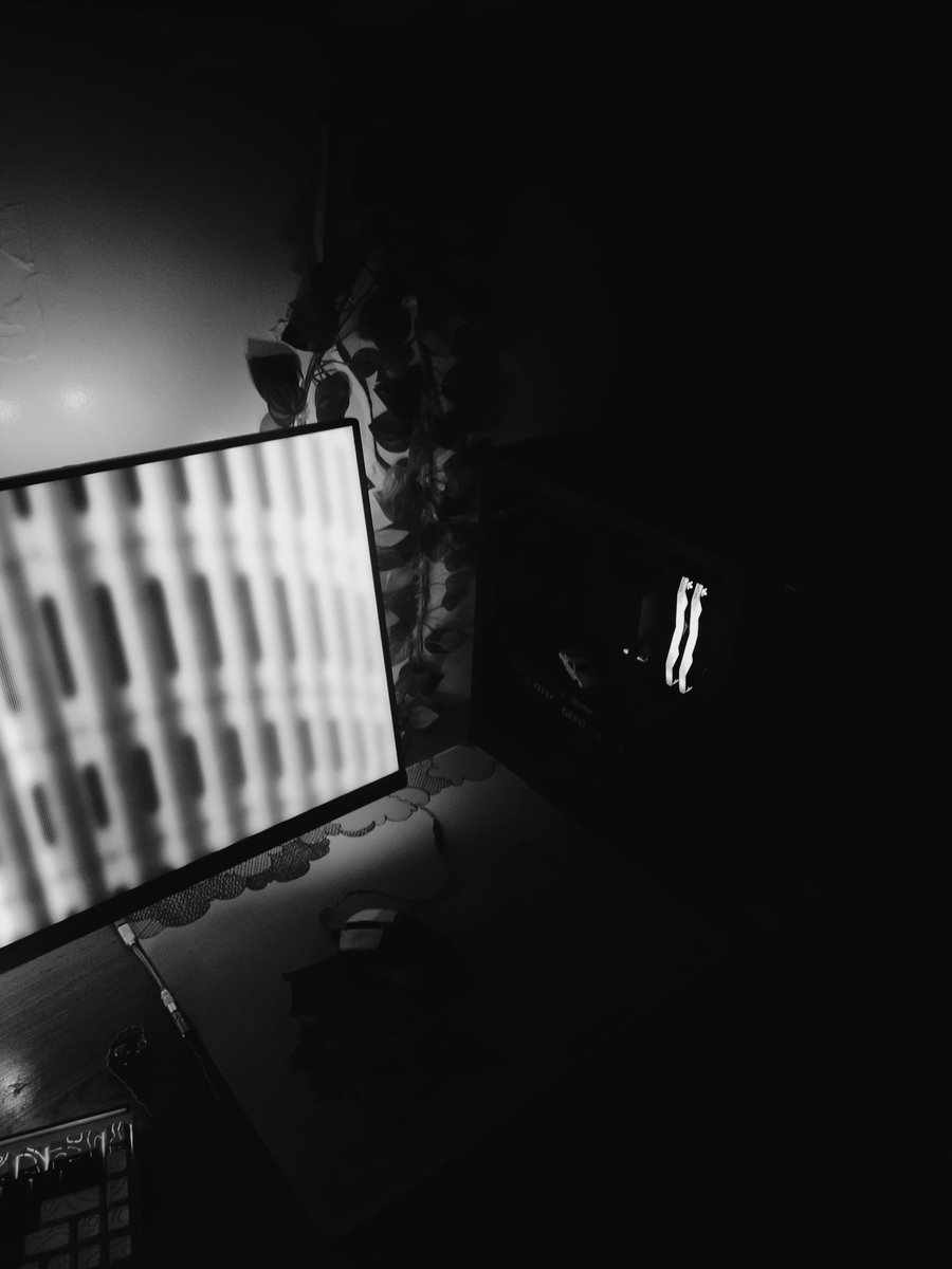 flifo______072's tweet photo. #desksetup https://t.co/knckkZm2Rn