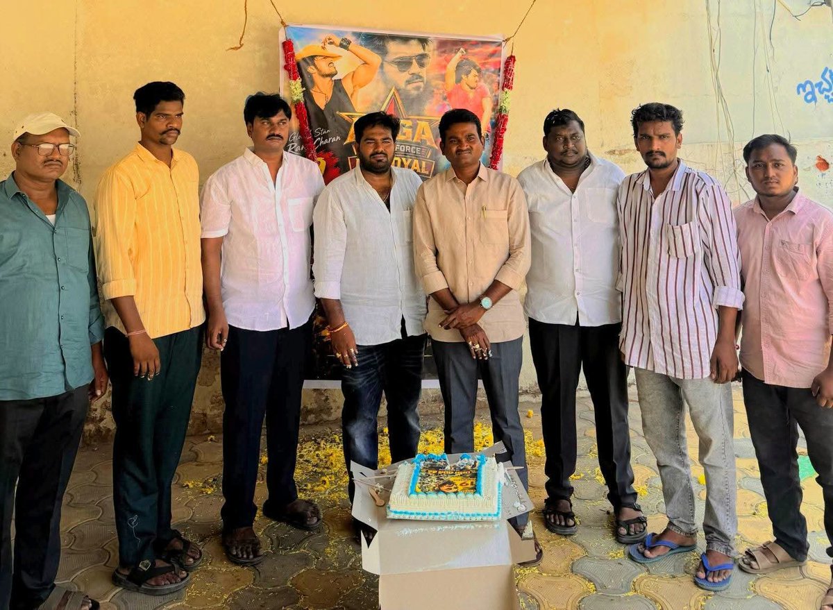 Sureshc88457076's tweet photo. 🌟 గ్లోబల్ స్టార్ రామ్ చరణ్ 19 వసంతాల సినీ ప్రస్థానం - నంద్యాలలో అంబరాన్నంటిన సంబరాలు! 🌟 Mega youth force Nandyal https://t.co/IzEvdVr3Wh
