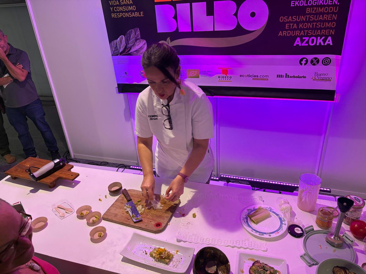 Bioarabaferia's tweet photo. Gracias #EkoBilbo. Cerramos la primera edición con  una gratitud inmensa. 
📌Con más de 70 expositores y con propuestas de productores locales, Showcoocking, catas, talleres, conferencias, etc.  #Bilbao
  
👏Gracias a todas las personas y entidades que habéis hecho esto posible. https://t.co/oAOhieosS3