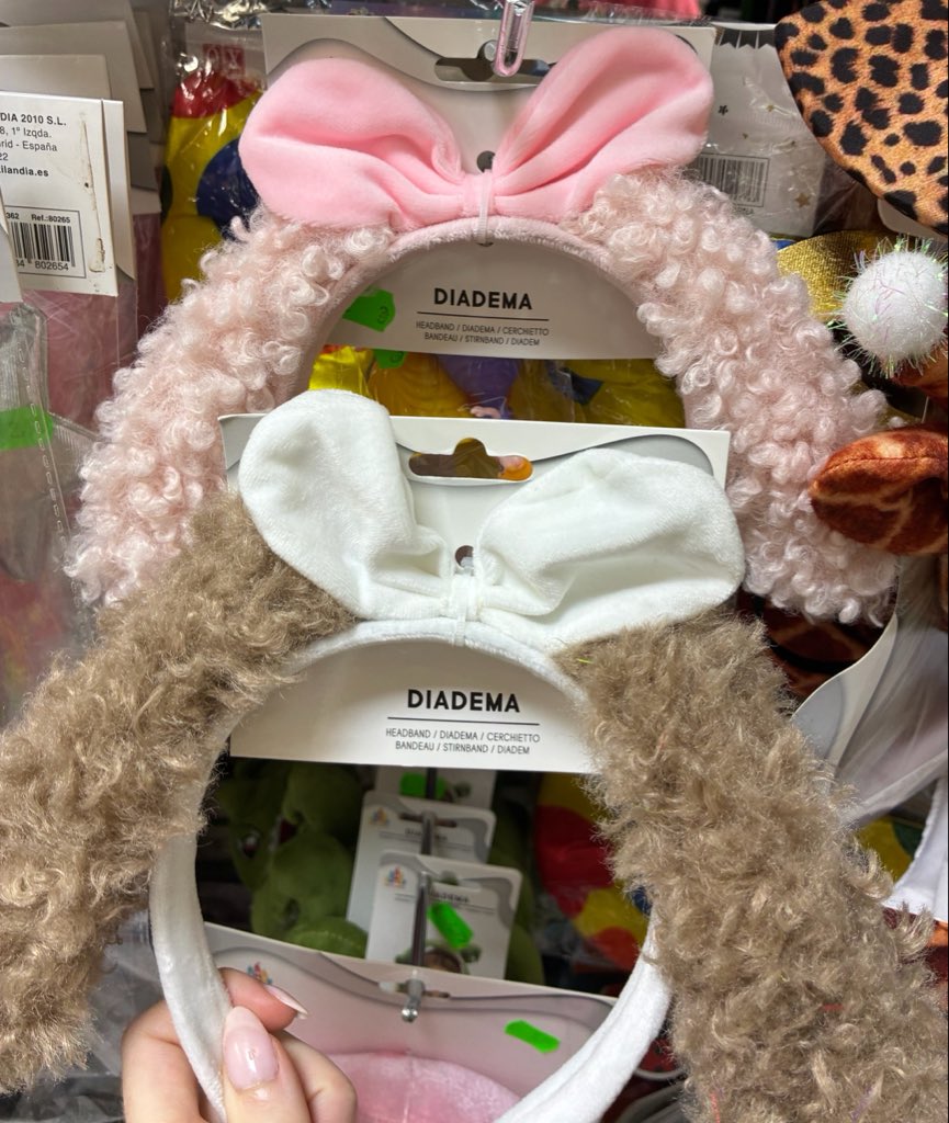 moenesskyun's tweet photo. ness wearing one of these https://t.co/IFCnlK0sDz