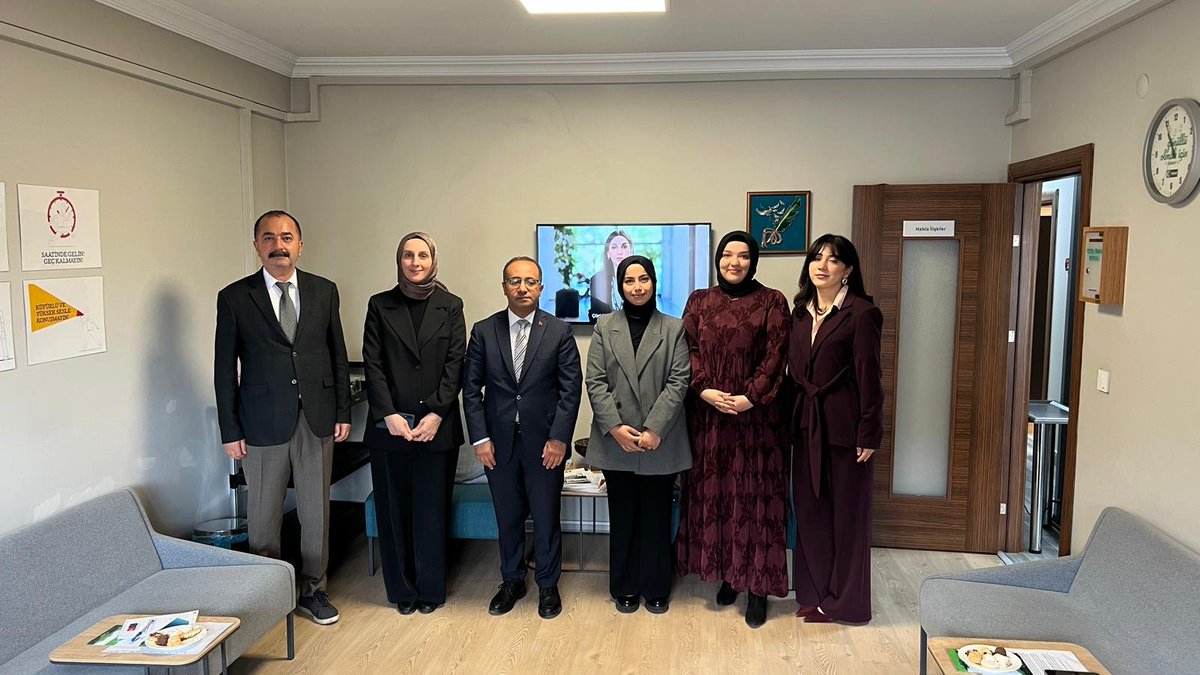 SiVASDSM's tweet photo. Sivas Denetimli Serbestlik Müdürlüğü tarafından Sivas Yeşilay Danışmanlık Merkezine bir ziyaret gerçekleştirildi. Merkezde görevli danışmanlık merkezi uzmanları ile tedavi ve takip programları hakkında görüşme yapıldı. https://t.co/Q8Reew1pLA