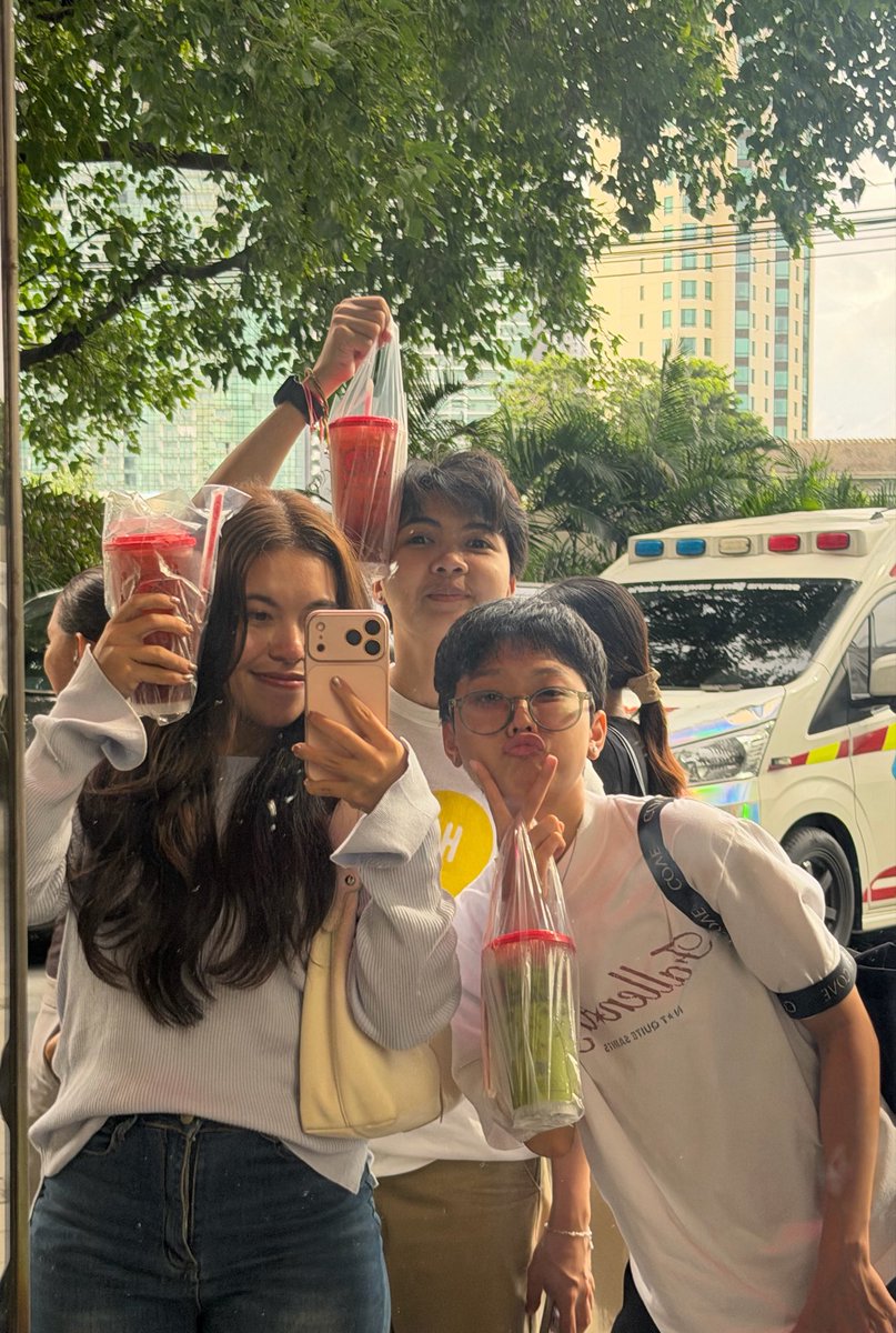 minaphile0324's tweet photo. ได้กินแล้วค่ะคนสวยยย ขอบคุณนะคะ 🤍🦋
#lalinalena #ลีน่าลลินา https://t.co/iK897sYHU4